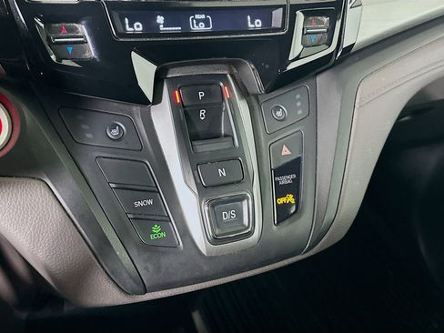 Used 2018 Honda Odyssey EX image 24