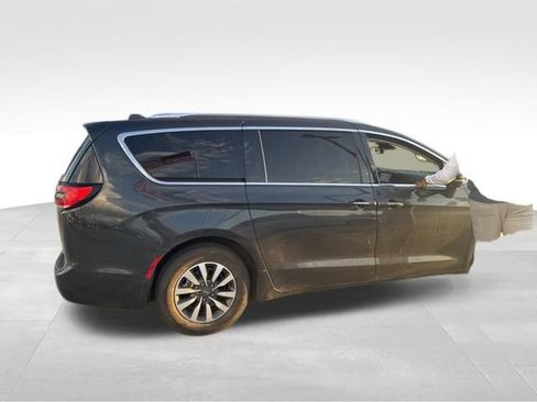 Used 2021 Chrysler Pacifica Touring-L image 13