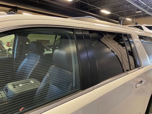 Used 2017 Chevrolet Suburban Premier image 14