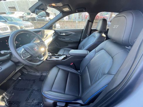 Used 2025 Buick Envista Sport Touring image 25