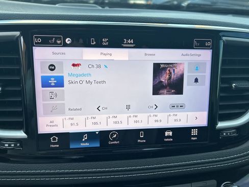 Used 2022 Chrysler Pacifica Touring-L image 38