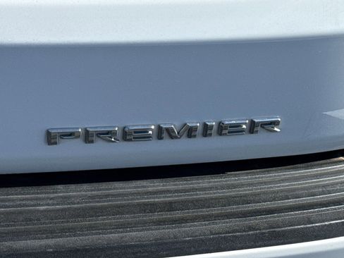 Used 2023 Chevrolet Suburban Premier image 37