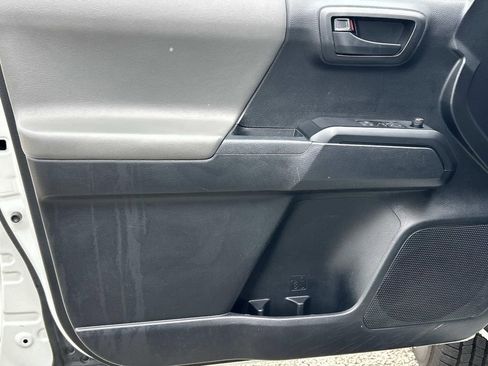 Used 2019 Toyota Tacoma SR5 RWD image 17