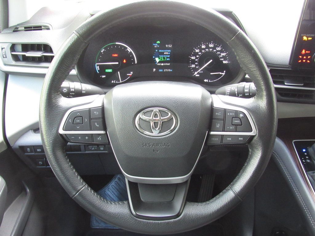 Certified 2024 Toyota Sienna XLE FWD image 26