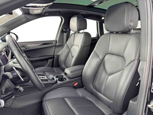 Used 2023 Porsche Macan w/ Premium Package Plus image 40