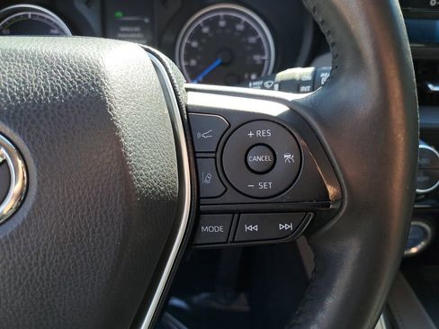 Used 2022 Toyota Venza LE image 20