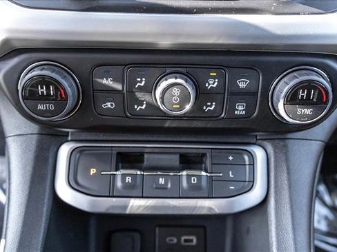 Used 2023 GMC Acadia SLE w/ Driver Convenience Package image 17