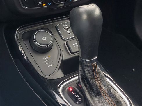 Used 2018 Jeep Compass Limited w/ Navigation Group image 28