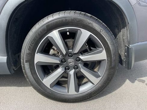 Used 2025 Honda Pilot Touring image 11