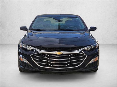 Used 2025 Chevrolet Malibu LT image 2