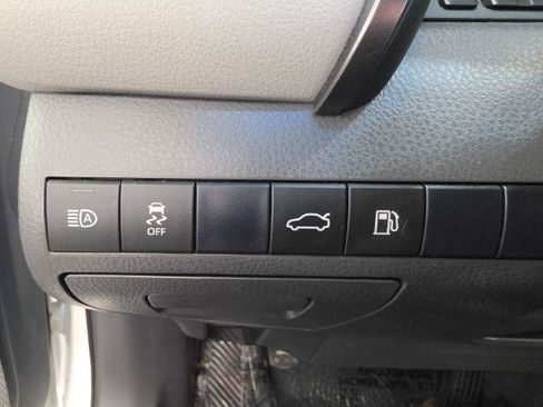 Used 2018 Toyota Camry LE FWD image 22
