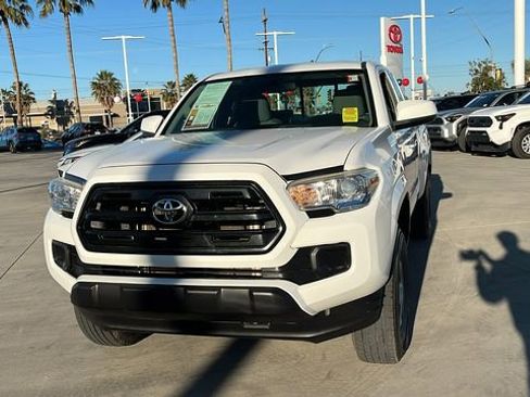 Used 2016 Toyota Tacoma SR w/ SR Convenience Package image 2