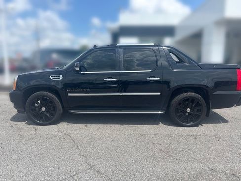 Used 2007 Cadillac Escalade EXT w/ Information Package AWD/4WD image 2