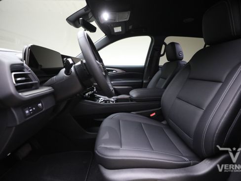 New 2027 Chevrolet Traverse LT w/ Driver Confidence Package FWD image 10