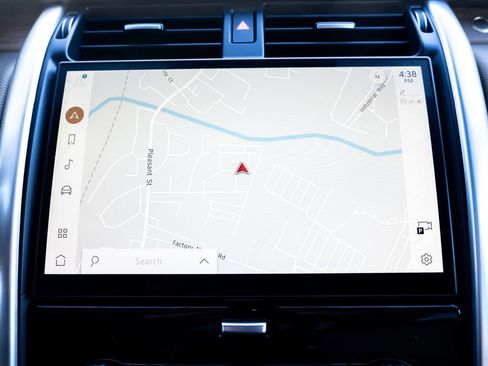 Used 2024 Land Rover Discovery Dynamic SE image 28