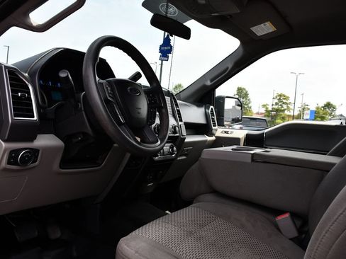 Used 2015 Ford F150 XLT w/ Trailer Tow Package AWD/4WD image 16