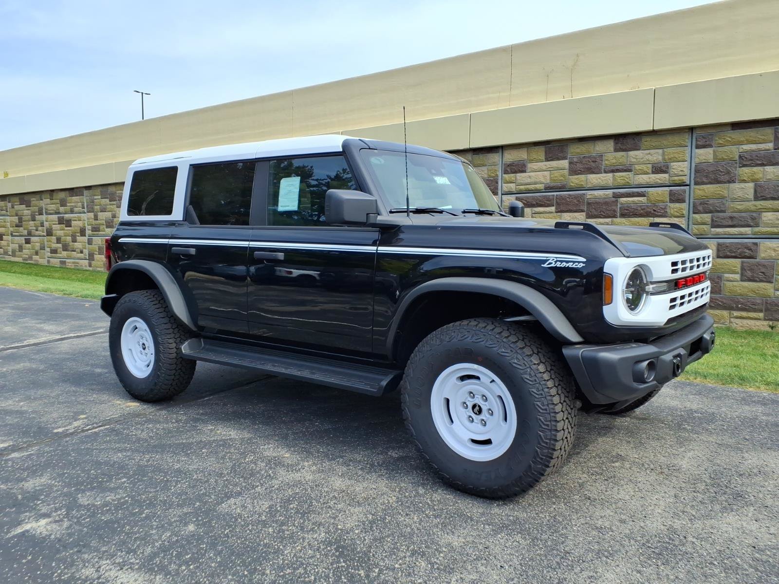 New 2026 Ford Bronco Heritage Edition AWD/4WD image 1
