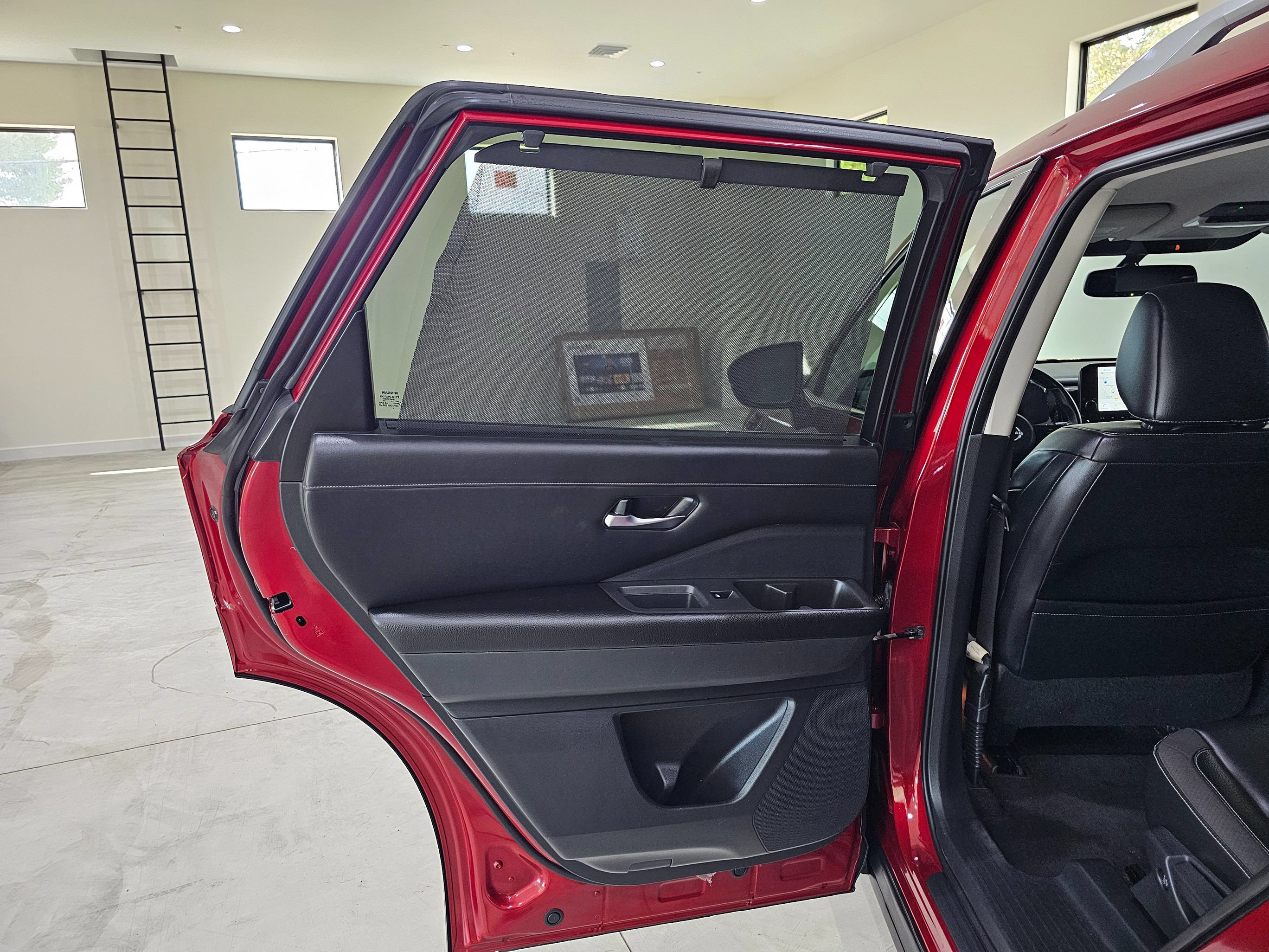 Used 2022 Nissan Pathfinder SL FWD image 17