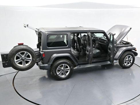 Used 2018 Jeep Wrangler Unlimited Sahara w/ Cold Weather Group AWD/4WD image 39