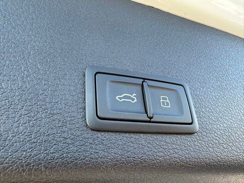 Used 2024 Audi Q8 e-tron Prestige image 13