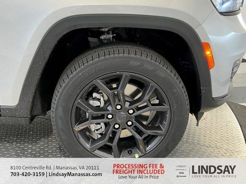 New 2025 Jeep Grand Cherokee L Limited w/ Trailer Tow Package AWD/4WD image 10