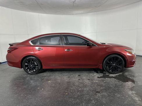 Used 2017 Nissan Altima 2.5 SR w/ Midnight Edition Package image 13