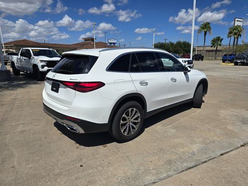 Used 2024 Mercedes-Benz GLC 300 4MATIC image 3