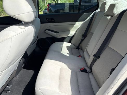 Used 2024 Nissan Altima 2.5 SV FWD image 13