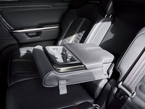 Used 2025 Rivian R1S Adventure image 59