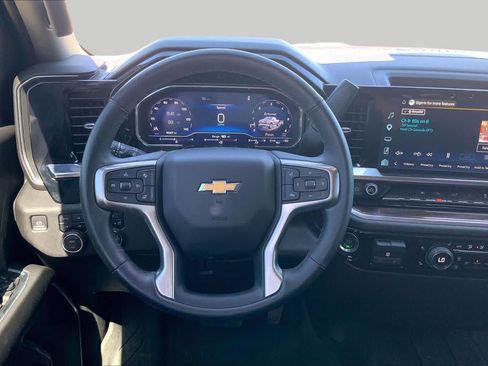 Used 2024 Chevrolet Silverado 1500 LT w/ Z71 Off-Road Package AWD/4WD image 6