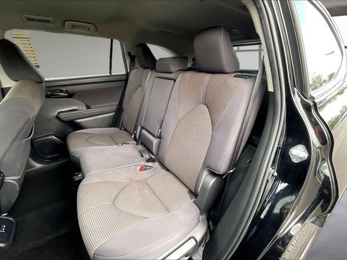 Used 2023 Toyota Highlander LE FWD image 22