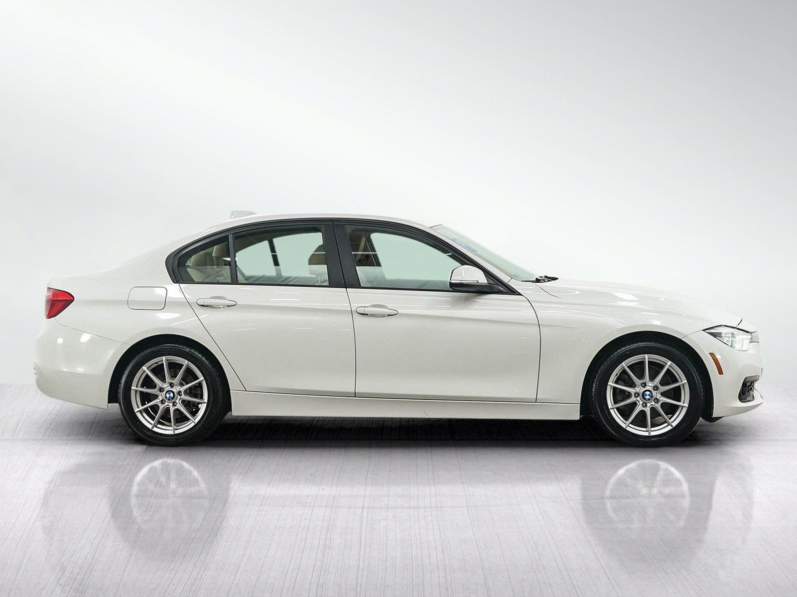 Used 2018 BMW 320i xDrive Sedan AWD/4WD image 6