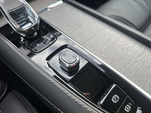 Certified 2025 Volvo XC90 T8 Ultra image 30