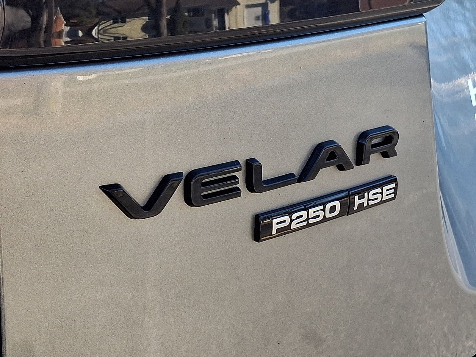 Used 2018 Land Rover Range Rover Velar R-Dynamic HSE AWD/4WD image 30