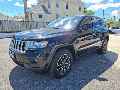 Used 2012 Jeep Grand Cherokee Laredo AWD/4WD image 3