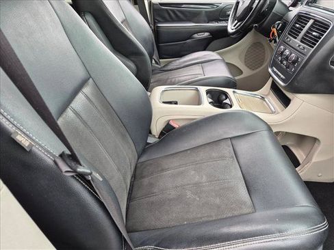 Used 2019 Dodge Grand Caravan SXT FWD image 20