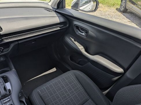 Used 2025 Honda HR-V LX image 19
