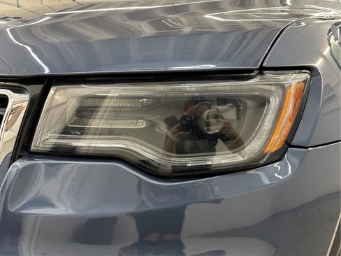 Used 2020 Jeep Grand Cherokee Limited w/ Premium Lighting Group AWD/4WD image 32