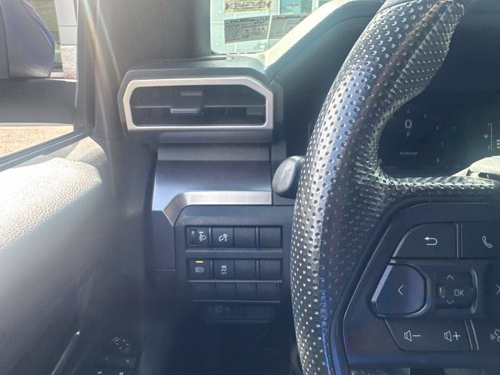 Used 2025 Toyota Tacoma SR5 AWD/4WD image 19