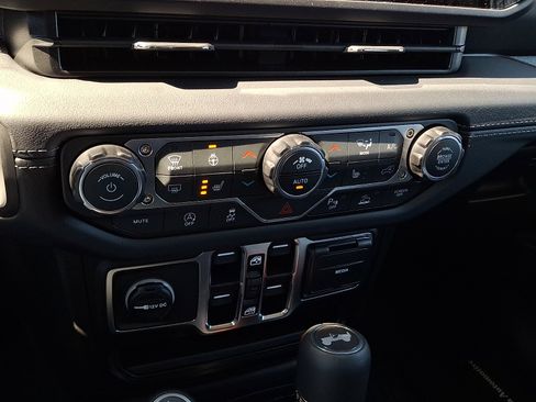 Used 2026 Jeep Wrangler Sahara image 14