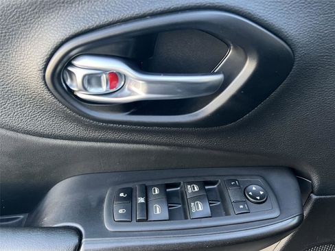 Used 2021 Jeep Cherokee Trailhawk w/ Trailer Tow Group image 12