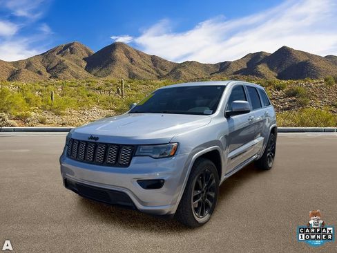 Used 2021 Jeep Grand Cherokee Laredo X AWD/4WD image 2