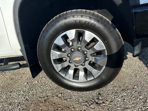 Used 2021 Chevrolet Silverado 2500 Custom w/ Custom Convenience Package image 7