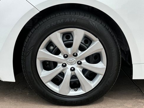 Certified 2022 Toyota Corolla LE FWD image 32