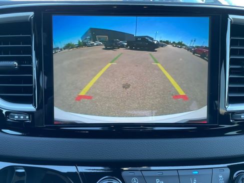 Used 2026 Chrysler Voyager LX FWD image 9