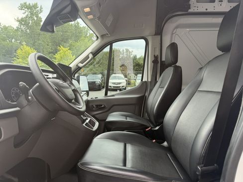 Used 2025 Ford Transit 250 148 High Roof RWD image 15