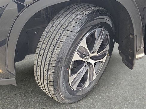 Used 2023 Toyota Highlander XLE image 32