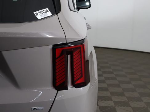 Used 2025 Kia Sorento AWD image 19