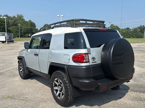 Used 2007 Toyota FJ Cruiser 2WD w/ Convenience Pkg image 3