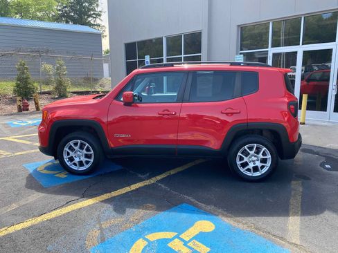 Used 2019 Jeep Renegade Latitude w/ Cold Weather Group AWD/4WD image 12